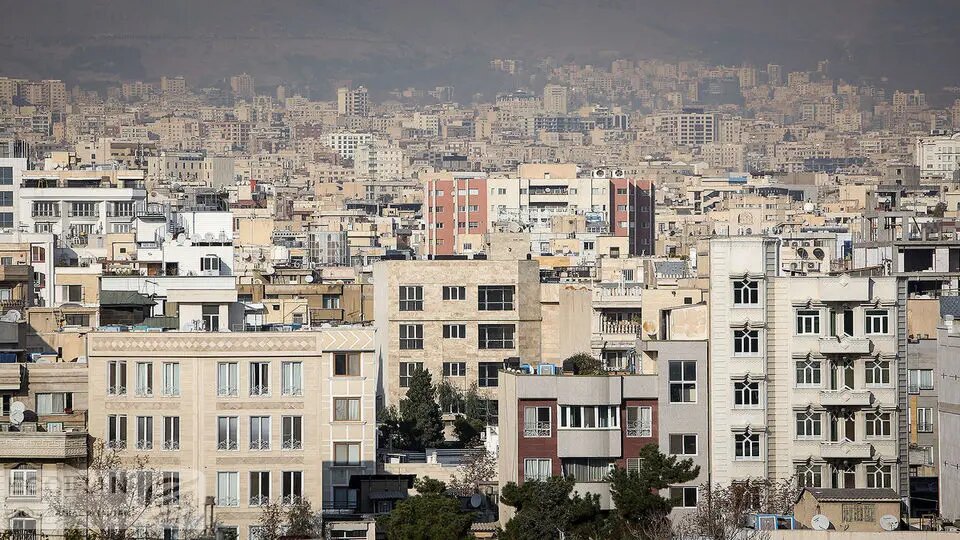 سخنگوی کمیسیون عمران مجلس: بسته شدن سامانه ثبت‌نام مسکن به بهانه نبود زمین قابل قبول نیست/ دولت پاسخگوی ۵ سال انتظار متقاضیان نهضت ملی باشد