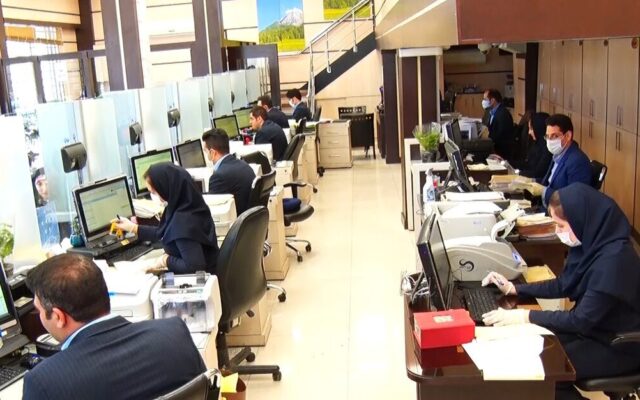 افزایش حقوق کارمندان با کدام منابع؟ | تاکید نماینده مجلس بر وعده ترمیم حقوق