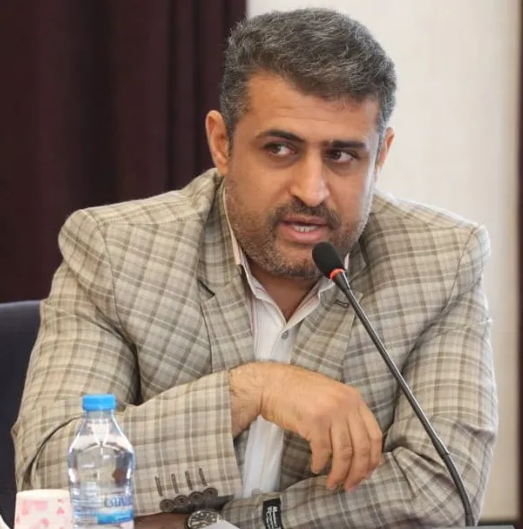 تحقیر فرهنگ عمومی با گلدان های لاکچری
