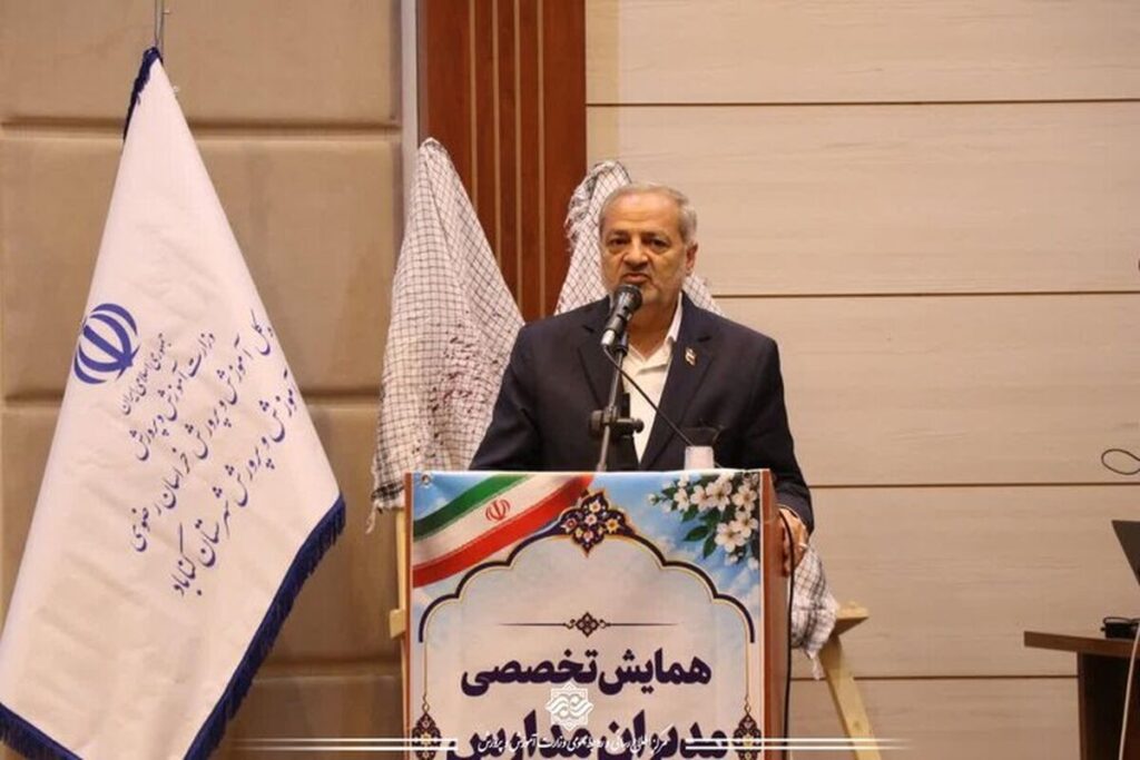 کتب درسی ۱۲ پایه تحصیلی ظرف ۸ سال بازنگری می شود