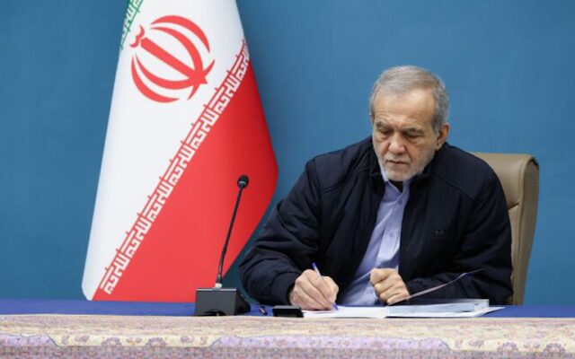 پزشکیان: نیروی انتظامی از ستون‌های استوار امنیت کشور است