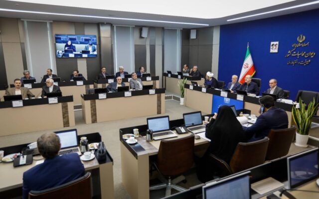 تخلف ۴۷ دستگاه در پرداخت حقوق بیش از سقف قانونی کارکنان دولت