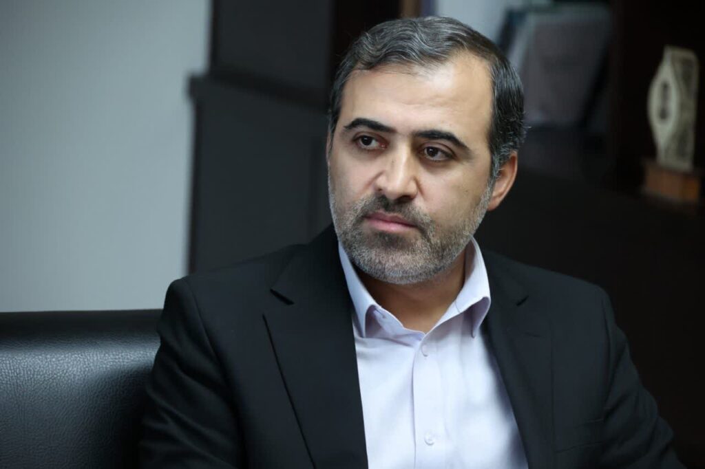نماینده شیراز و زرقان در مجلس:معیار ارزیابی مدیران،میزان حل مشکلات باشد نه برنامه‌های نمایشی