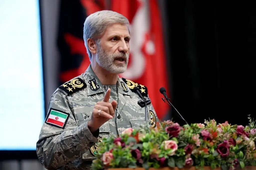 فرمانده کل ارتش: ایستادگی رزمندگان جلوه پیوند ایمان و اقتدار است