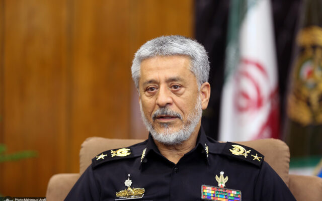 امیر دریادار سیاری: تنگه هرمز بسته است و عبور باید با هماهنگی انجام شود