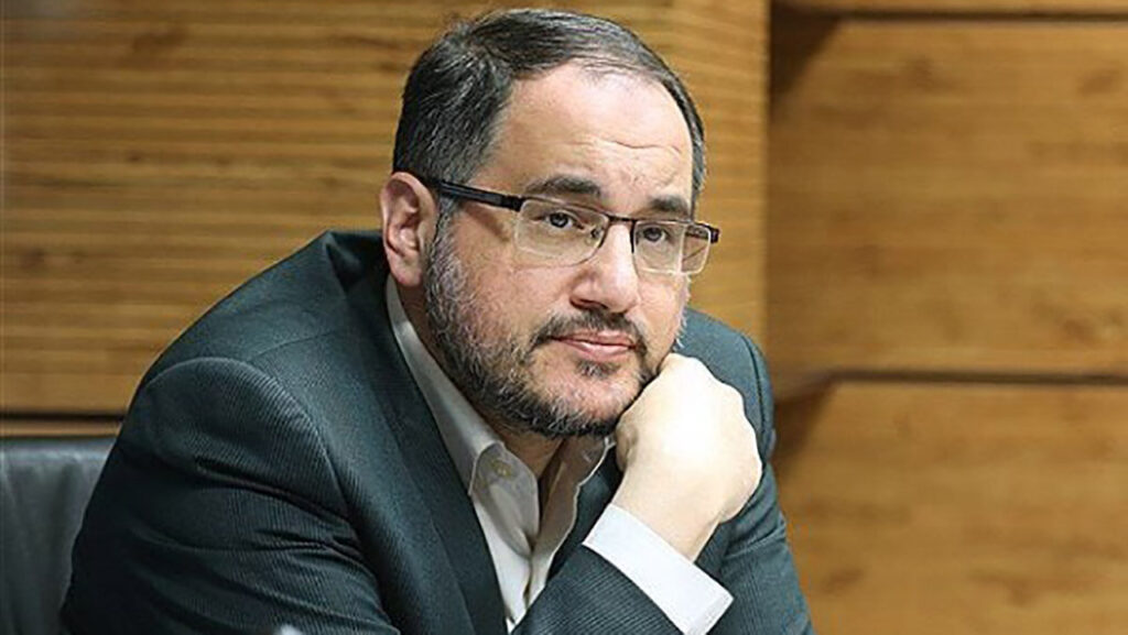 رئیس مرکز پژوهش‌های مجلس: ثابت نگه‌داشتن قیمت‌ها ممکن است به تولید آسیب برساند و موجب کاهش آن شود/ خلق پول توسط بانک ها باید مهار شود