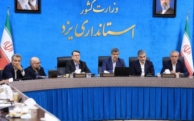 فعالان اقتصادی یزد خواستار افزایش تسهیلات بانکی و تفویض اختیارات به استان شدند