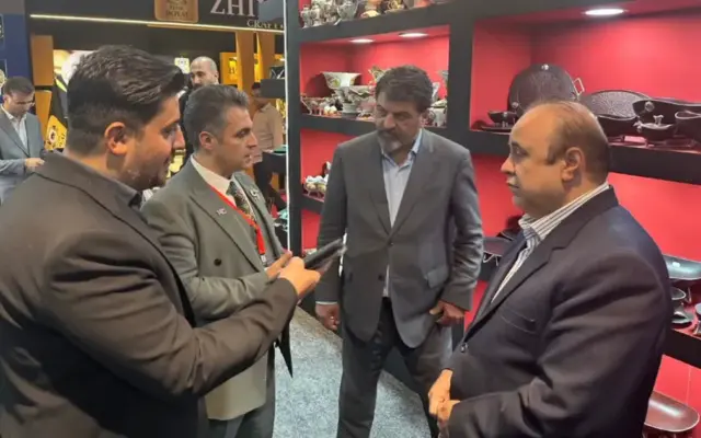بازدید مدیرکل صمت قزوین و مدیرعامل شرکت شهرک‌های صنعتی استان از نمایشگاه بین‌المللی لوازم خانگی تهران