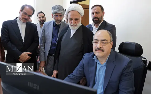 تحول بنیادین دیجیتال در عدلیه؛ پایان کابوسِ «یک شب بازداشت» با ضمانت الکترونیک/ حضور رئیس قوه قضاییه در چند شعبه قضایی و نظارت بر روند پذیرش هوشمند وثایق و کفالت‌ها