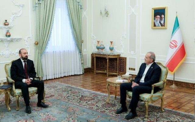 پزشکیان: هدف آمریکا ساقط کردن نظام جمهوری اسلامی ایران است/ با دشمنی که هر روز ترور و تهدید می‌کند مذاکره معنا ندارد