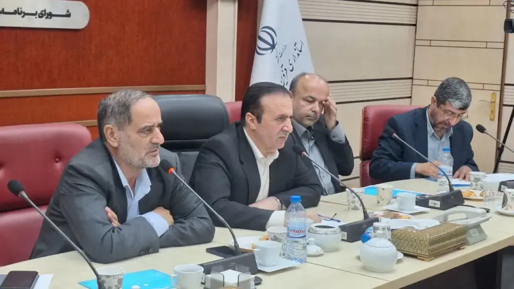 بخشی از تالاب الله آباد برای پرورش صنعتی شتر اختصاص یابد/ مجوز شهرک صنعتی چرم سازی صادر شود