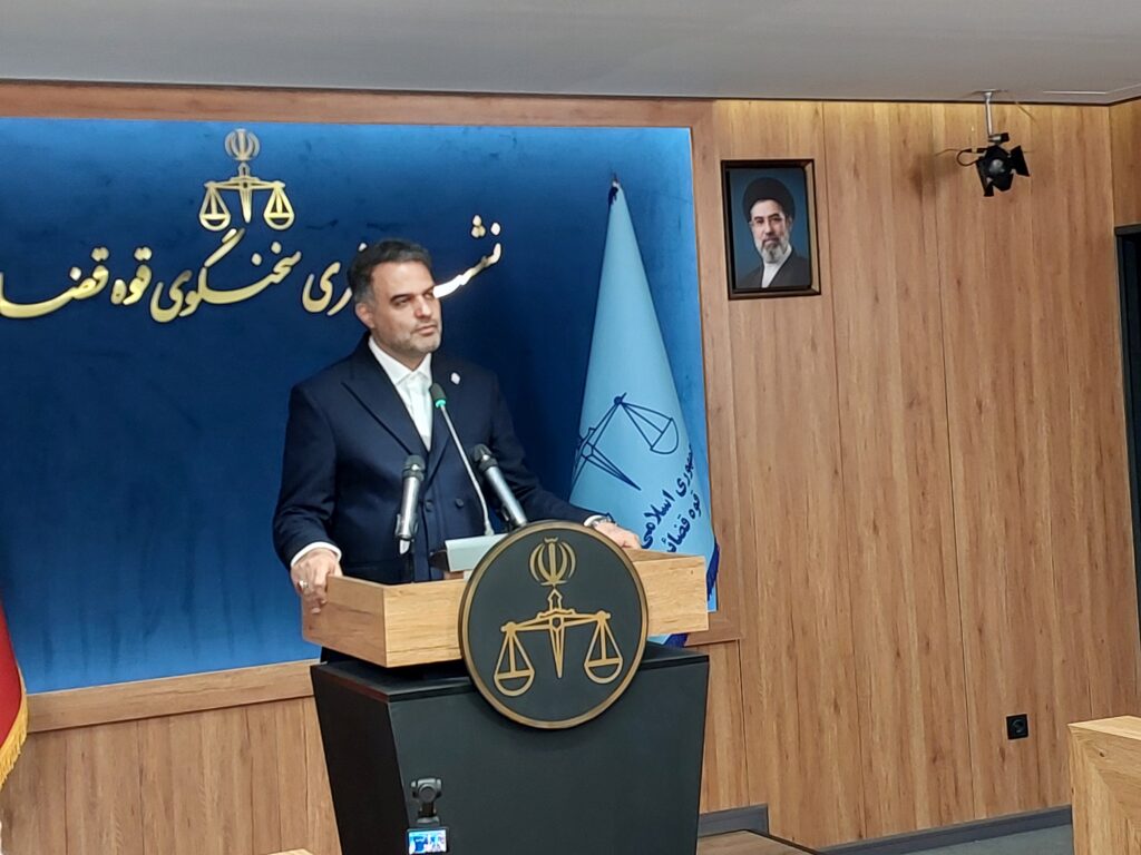 سخنگوی قوه قضاییه: لایحه جرم‌انگاری توهین به پرچم ملی در دست تدوین است / بررسی تدوین قانون مستقل برای برخورد با اهانت به نمادهای ملی