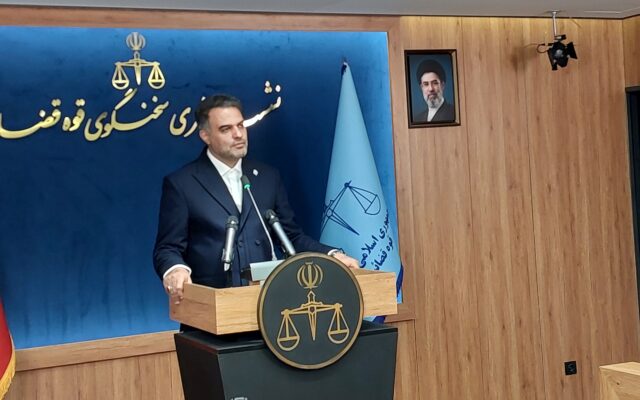 سخنگوی قوه قضاییه: لایحه جرم‌انگاری توهین به پرچم ملی در دست تدوین است / بررسی تدوین قانون مستقل برای برخورد با اهانت به نمادهای ملی