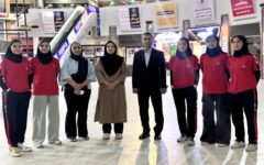مدال نقره جام پرچم بر گردن والیبالیست‌های بانوان کرمان