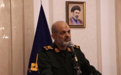 فرمانده کل سپاه: دشمنان اسلام و انقلاب با جنگ ترکیبی و نرم، نقش زن ایرانی را هدف گرفته‌اند/ بانوان گرمای محبت و ایمان را به جامعه هدیه کنند