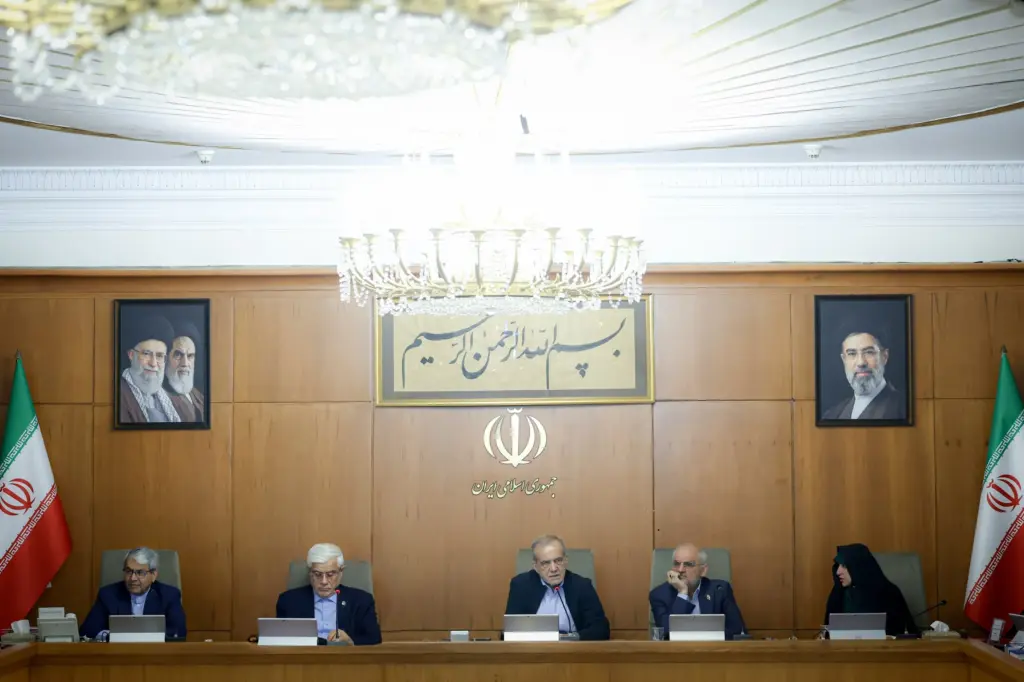 روند بازسازی تأسیسات نفت و گاز کشور در جلسه هیئت دولت بررسی شد