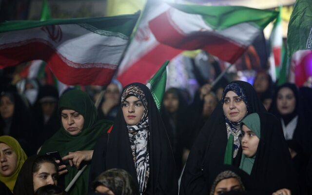 در مدح زنان ایران؛ ستون‌های استوار روز‌های سخت + فیلم