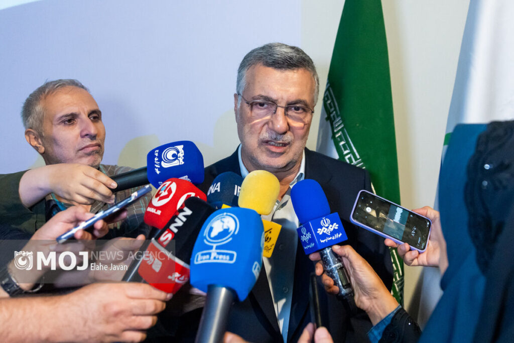 وزیر بهداشت از ادامه توزیع آمبولانس‌های جدید تا پایان سال خبر داد