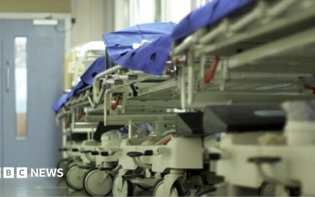 'Ominous signs' of winter pressures as NHS waiting list grows