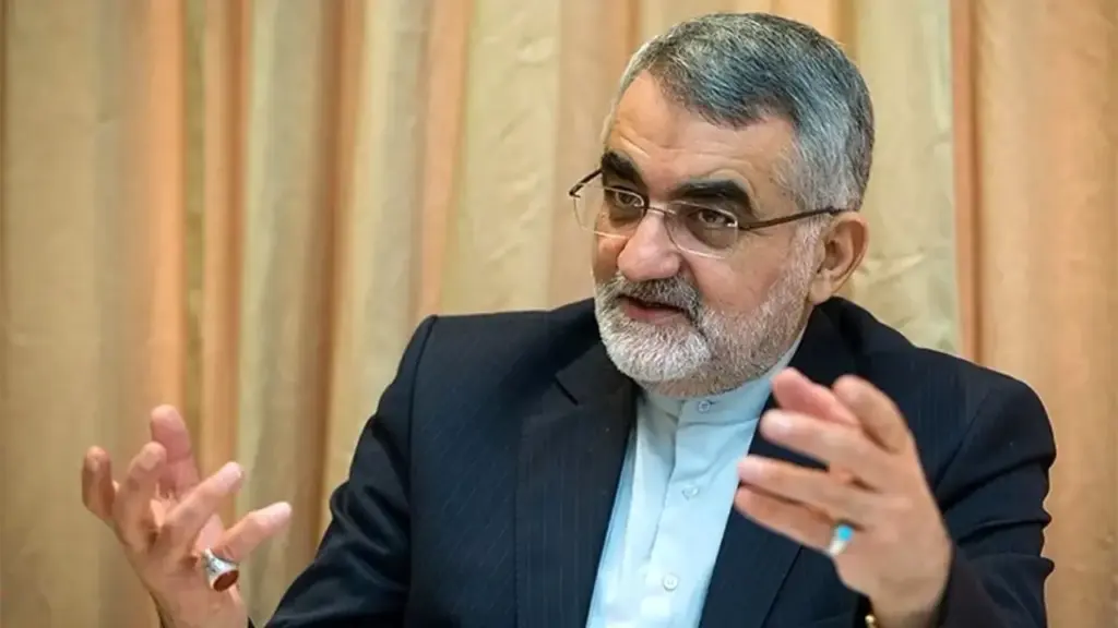 علاءالدین بروجردی: اگر آمریکایی‌ها بخواهند از «مادر بمب‌ها» استفاده کنند، ما از «پدر موشک‌ها» استفاده خواهیم کرد