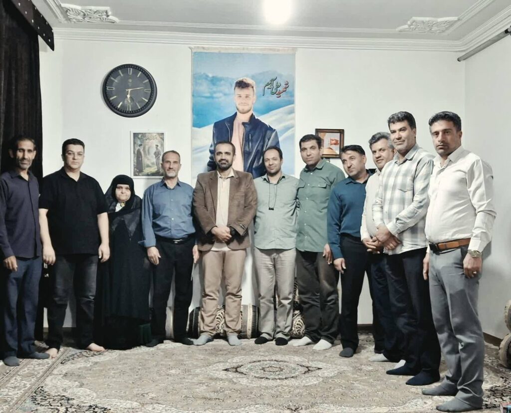 دیدار جانشین تربیت بدنی ستاد کل فرماندهی کل سپاه پاسداران با خانواده شهید علی آزم