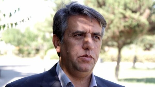 سخنگوی حزب اعتماد ملی: برخی نمایندگان از اختیار استیضاح برای تحمیل خواستههای خود به وزیر استفاده میکنند/ نمیخواهند دولت از خطر به سلامت عبور کند