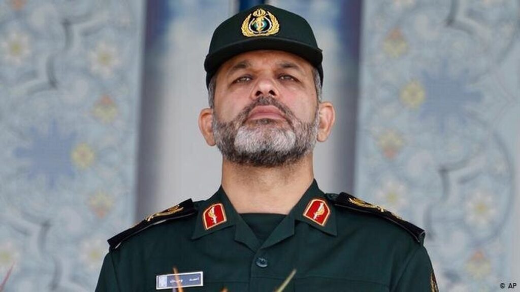 سرلشکر وحیدی: دشمنان با جنگ ترکیبی نقش زن ایرانی و بنیان خانواده را هدف گرفته‌اند / بانوان با ترویج محبت و ایمان، راه ایثار و مقاومت را ادامه دهند