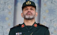 سرلشکر وحیدی: دشمنان با جنگ ترکیبی نقش زن ایرانی و بنیان خانواده را هدف گرفته‌اند / بانوان با ترویج محبت و ایمان، راه ایثار و مقاومت را ادامه دهند