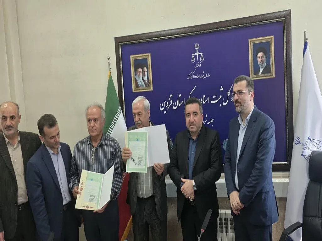 گره‌گشایی از معضل ۳۰ ساله مسکن نیرو‌های مسلح و واگذاری ۱۲ سند صنعتی در قزوین