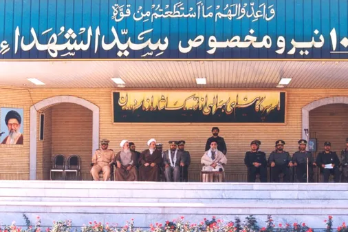 از آقا چفیه گرفت؛ زمانی که گرفتنش مد نبود!