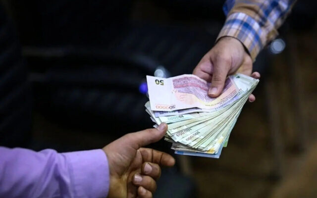 جزئیات پرداخت فوق‌العاده خاص کارکنان دولت/ کارمندان بخوانند