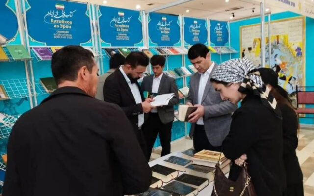خانه کتاب و ادبیات در چهاردهمین نمایشگاه کتاب دوشنبه حضور پیدا کرد