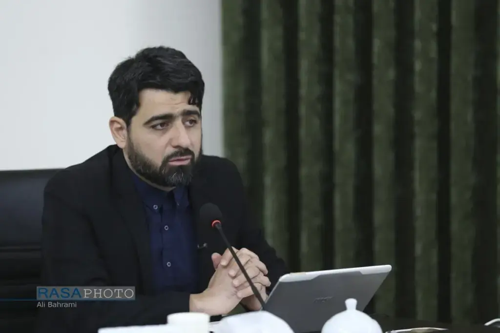 آشنایی با مبانی خبرنویسی، گامی ضروری برای تربیت خبرنگاران تخصصی بهائیتشناسی