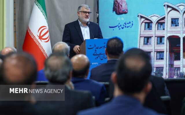 معتمدیان: نزدیک به ۷ میلیارد تومان در روز صرف مدرسه‌سازی می‌شود