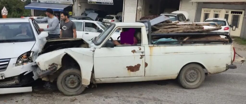 پیکان‌وانت حامل چوب‌آلات قاچاق در زرین‌آباد ساری توقیف شد