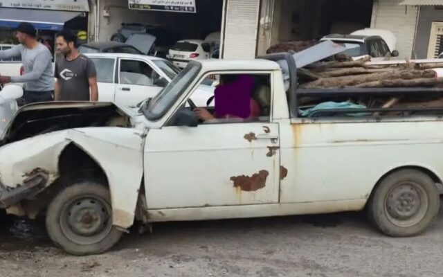 پیکان‌وانت حامل چوب‌آلات قاچاق در زرین‌آباد ساری توقیف شد