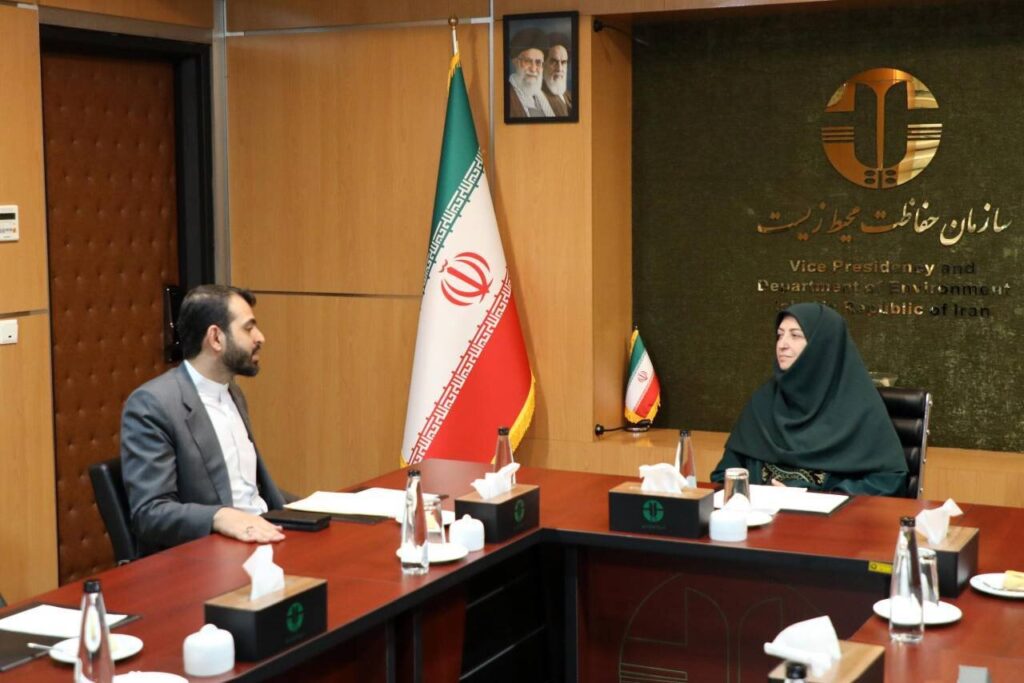 پیگیری وضعیت آلودگی هوای زرقان در دیدار نجابت با رئیس سازمان حفاظت محیطزیست