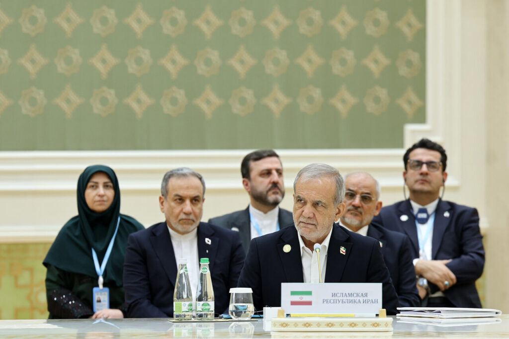 پزشکیان در نشست سران کشورهای مشترک‌المنافع: مذاکره در سایه زور، مذاکره نیست؛ تحمیل و اجبار است