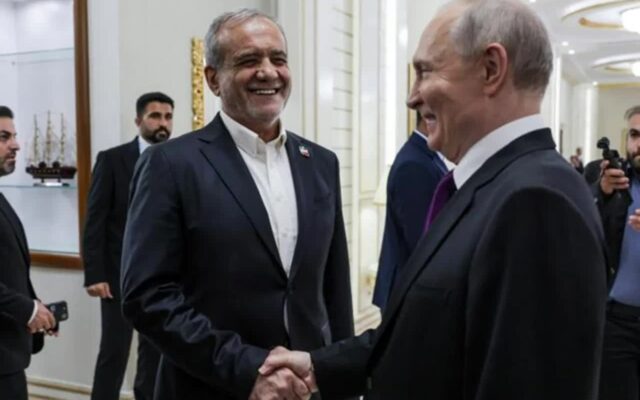 اینترفاکس مدعی شد: پوتین با هماهنگی پزشکیان دیدگاه طرف ایرانی درباره راه‌حل احتمالی مناقشه را به ترامپ منتقل کرده است
