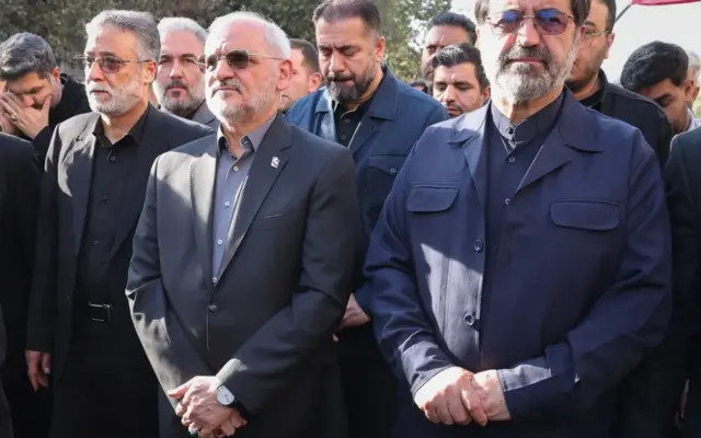 حضور رئیس دفتر رئیسجمهور در مراسم تشییع پیکر پدر شهید امیر سپهبد موسوی