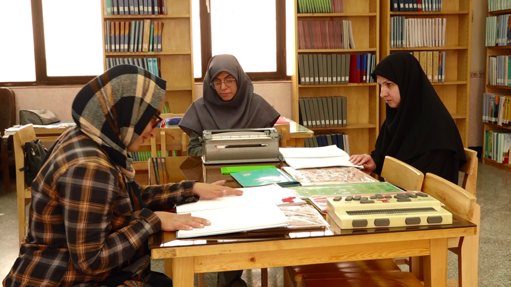 ارائه خدمات کتابخانهای به ۲۷۰ عضو نابینا و کمبینا در همدان