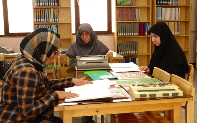 ارائه خدمات کتابخانه‌ای به ۲۷۰ عضو نابینا و کم‌بینا در همدان