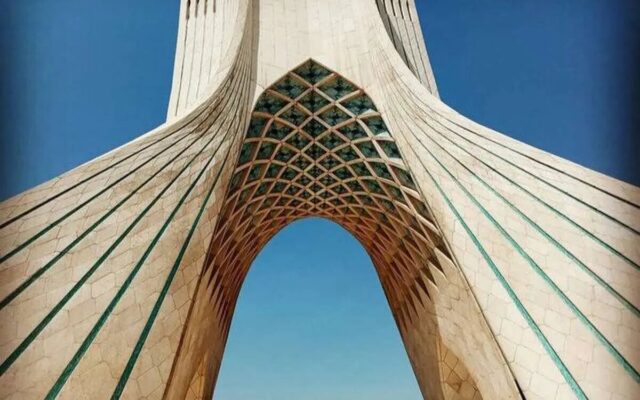 هشت‌ هزار تکه سنگ برج آزادی؛ تکنولوژی چطور به داد معمار جوان رسید؟
