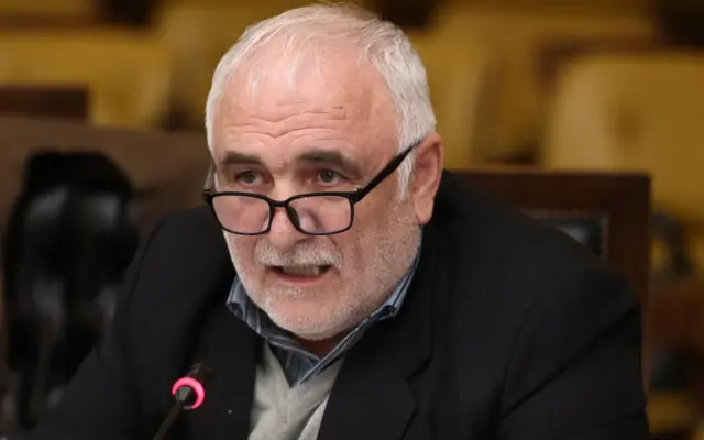 عبداللهی: عراقچی رزمنده میدان دیپلماسی است/ استیضاح وزیر امور خارجه در شرایط جنگی به صلاح کشور نیست