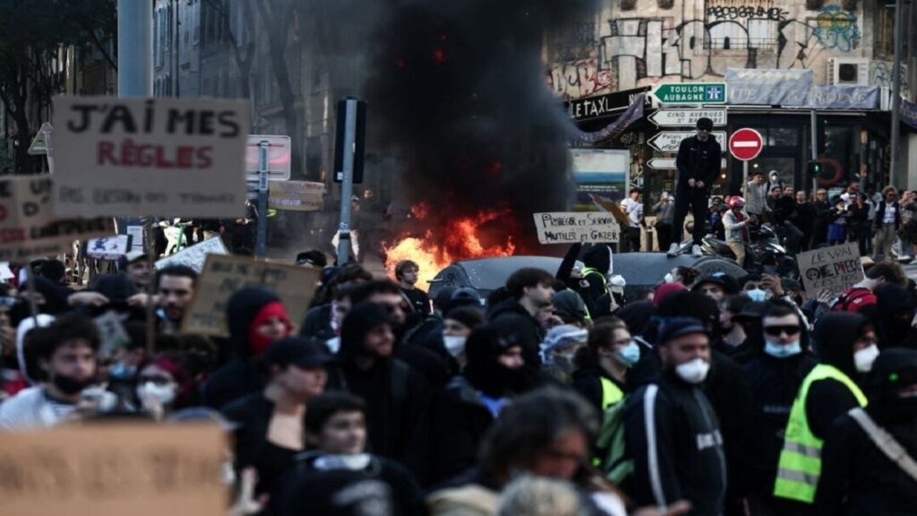 فرانسه برای مقابله با اعتراضات روز شنبه نیروهای نظامی بیشتری مستقر می‌کند