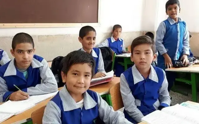 تعداد دانش‌آموزان افغان در تهران نصف شد