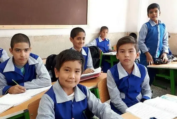 تعداد دانشآموزان افغان در تهران نصف شد