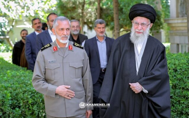 همسر شهید شیرازی: یک روز قبل از جنگ ۱۲ روزه، سردار سلامی به همسرم گفته که او را شهید می‌کنند/ شهید شیرازی ملاقات‌هایش با حضرت آقا را ثبت می‌کرد