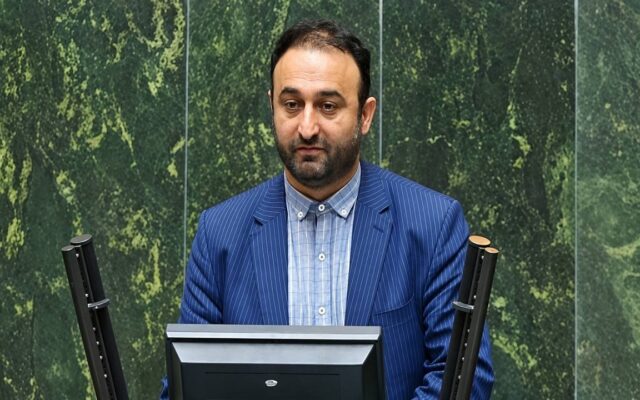 باید دست در دست یکدیگر از کشورمان دفاع کنیم/ نباید در داخل دچار اختلاف شویم