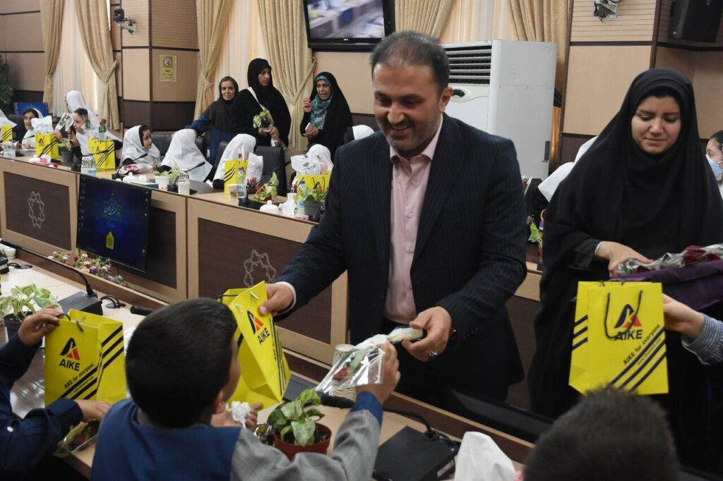 شهردار منطقه ۱۴ در جمع کودکان؛ وقتی شهر با زبان کودکان روایت میشود